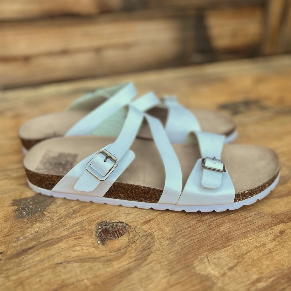 CLIFFS | By White Mountain Leather Sandals 10